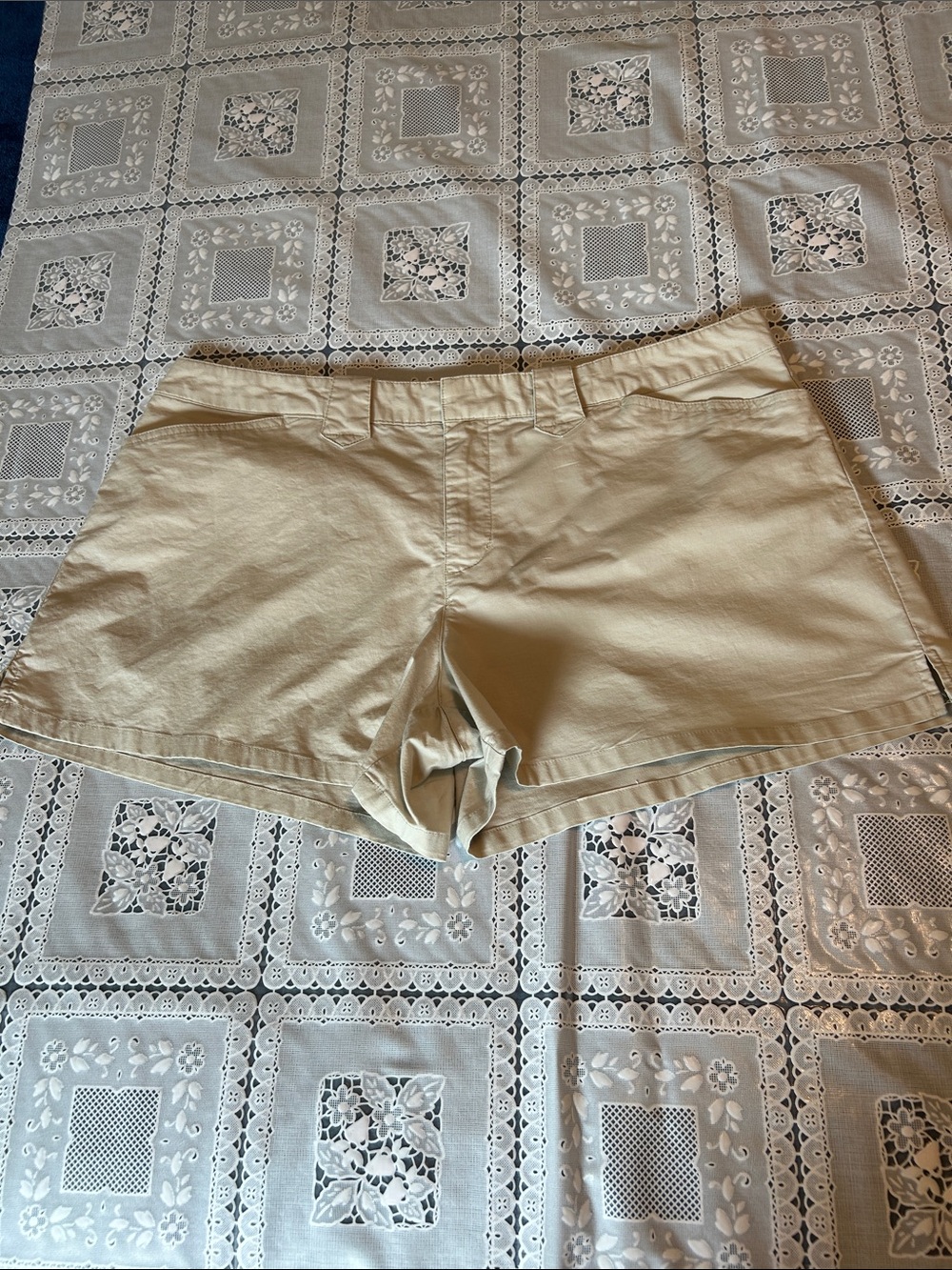 SO Women’s Light Khaki Shorts, Size 15